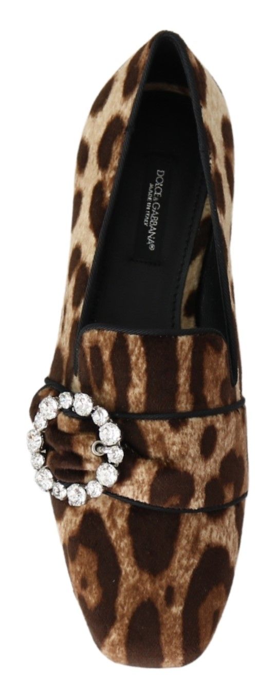 Mocasines con estampado de leopardo y adornos de cristales de Dolce &amp; Gabbana