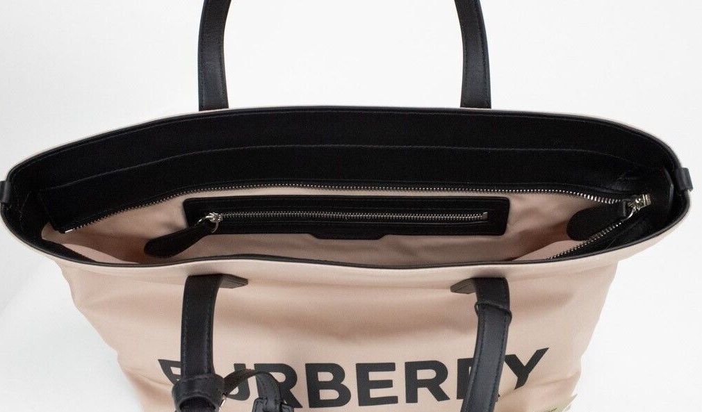 Bolso de mano de nailon ecológico con logo de la marca Burberry en color beige y rosa