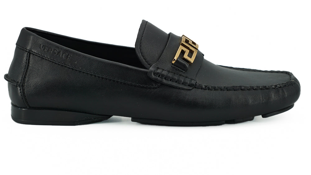 Mocasines elegantes de piel de becerro negra para hombre de Versace