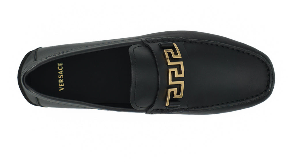 Mocasines elegantes de piel de becerro negra para hombre de Versace