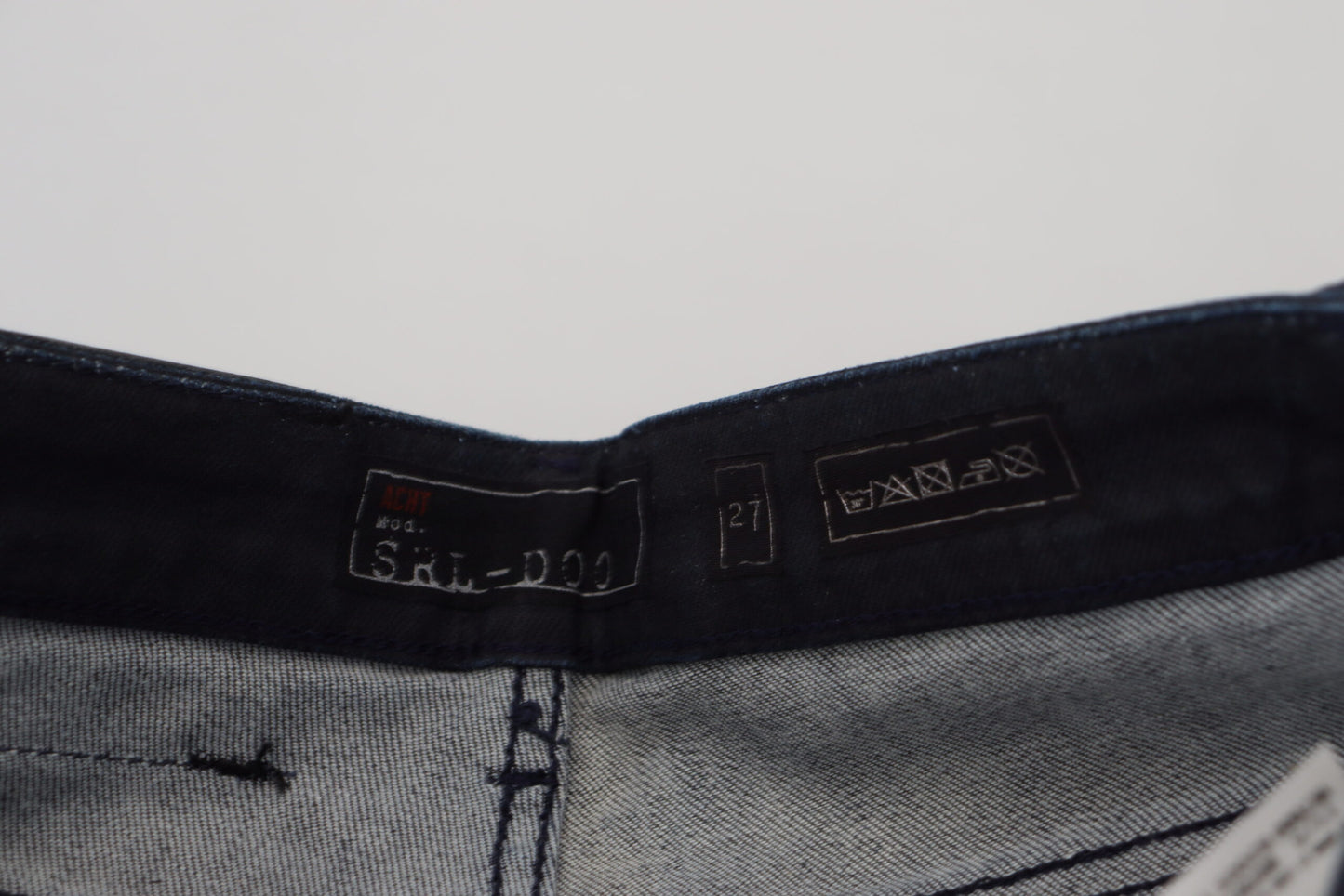 Acht Chic Låg midja Slim Fit denim jeans