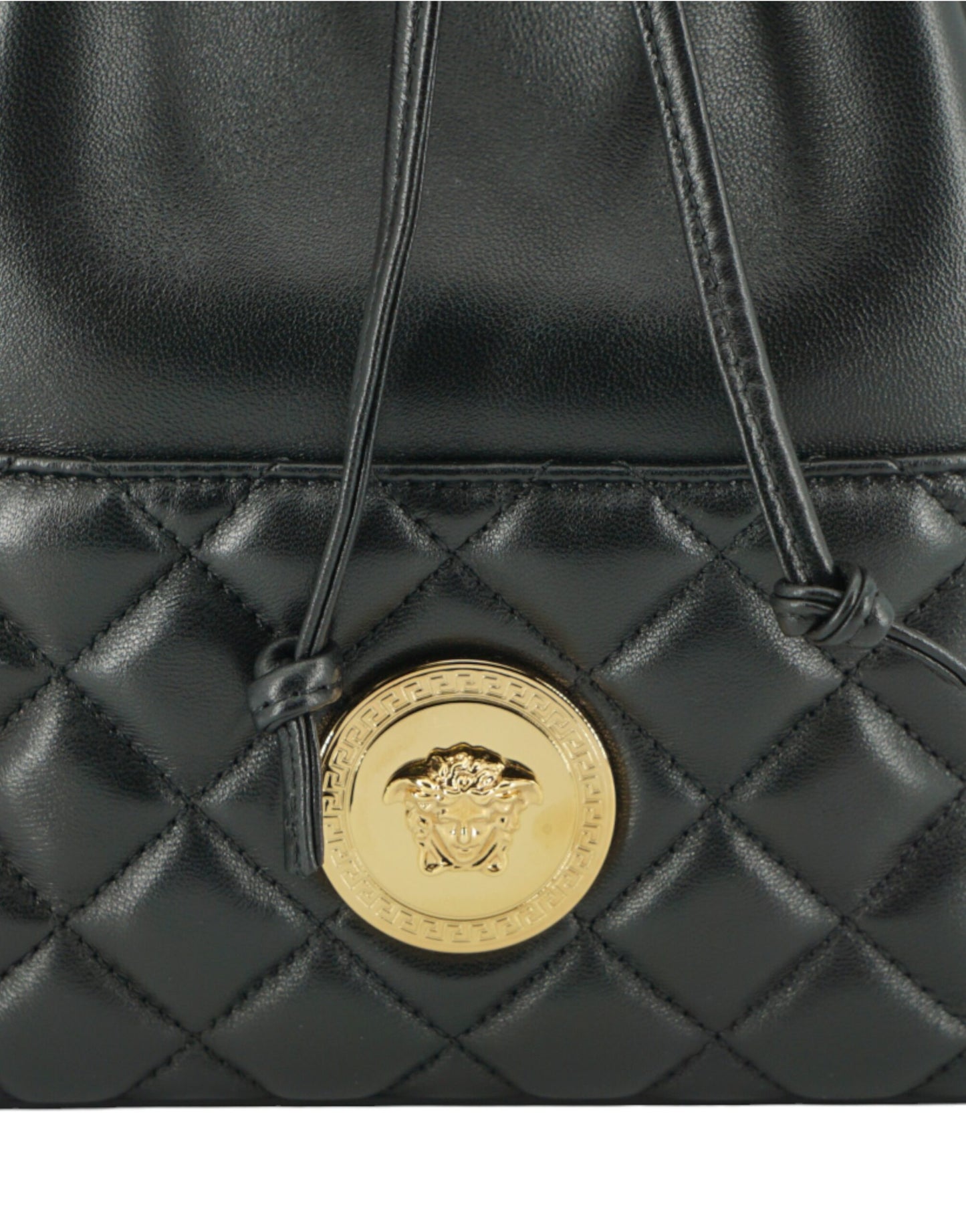 Elegante bolso de hombro tipo cubo con Medusa en piel negra de Versace