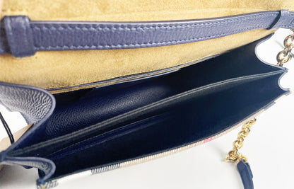 Bolso bandolera pequeño de piel con cuadros en azul regencia Macken de Burberry