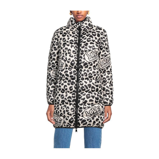 Chaqueta de plumas con estampado de leopardo chic de Love Moschino